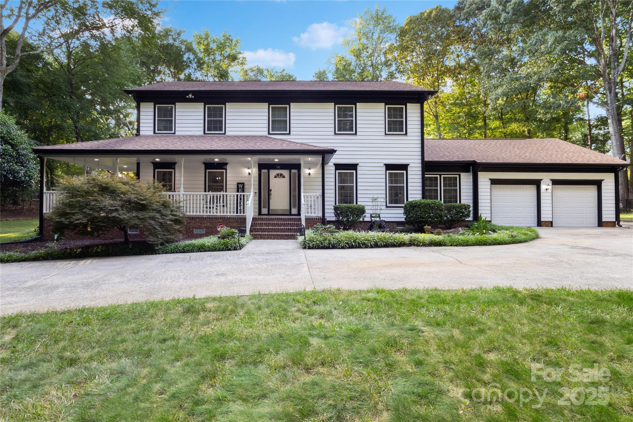 Property Photo: 10700 Chestnut Hill Drive NC 28105