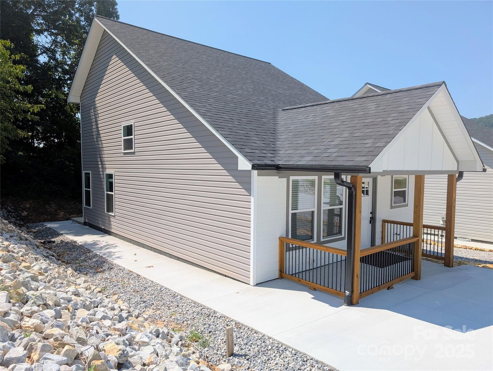 Property Photo:  622 Miller Avenue  NC 28752 