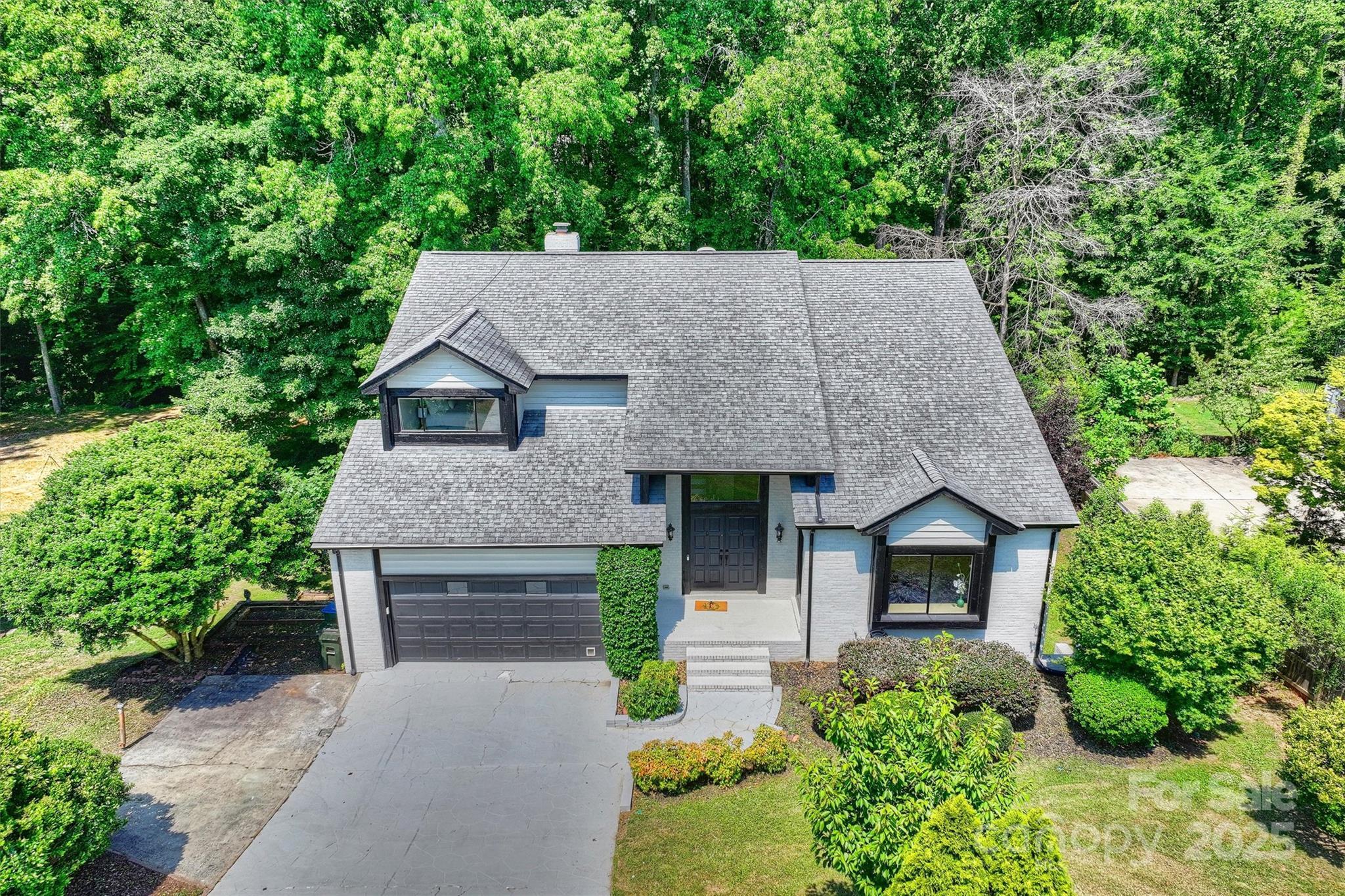 Property Photo: 9334 Hunting Court NC 28105