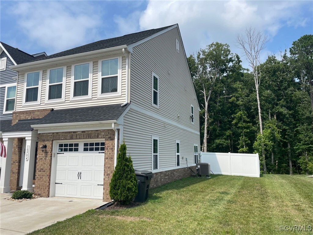 Property Photo: 10904 Genito Square Drive VA 23112