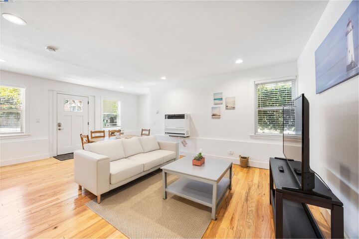 Property Photo: 2060 San Antonio Ave CA 94501