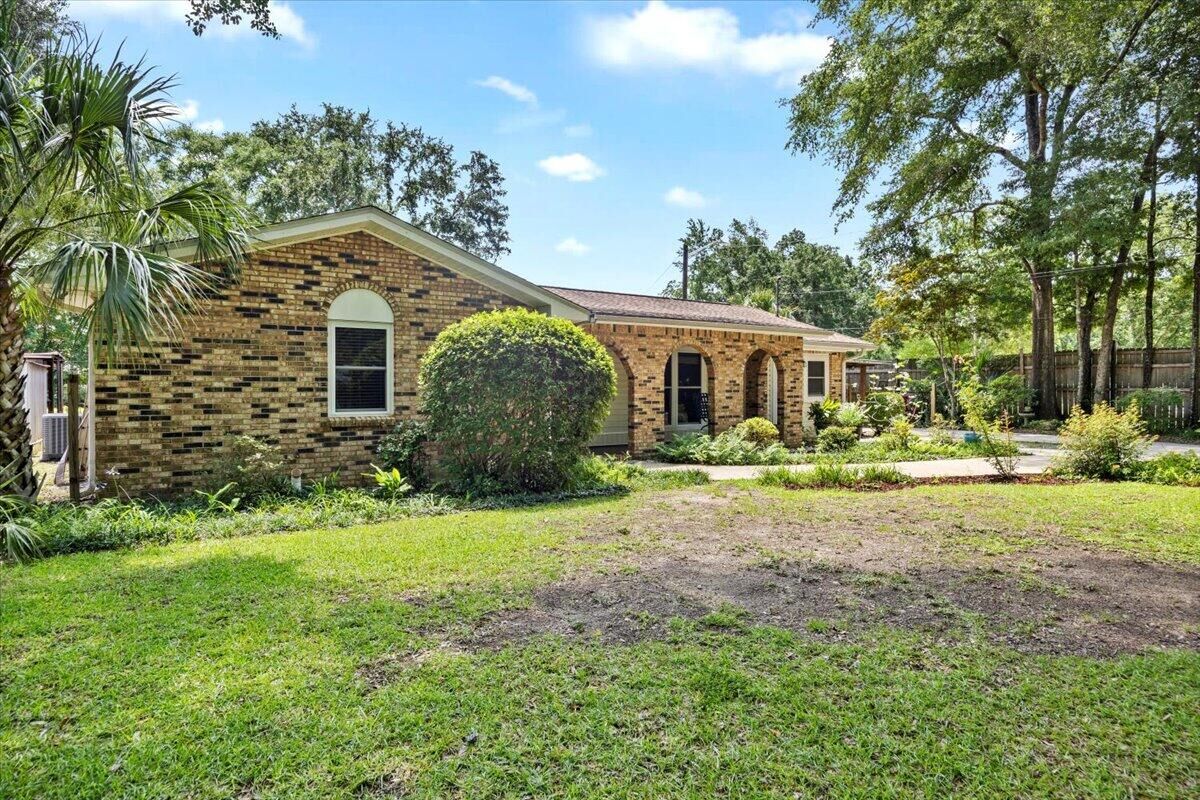 Property Photo: 295 Garden Street FL 32536