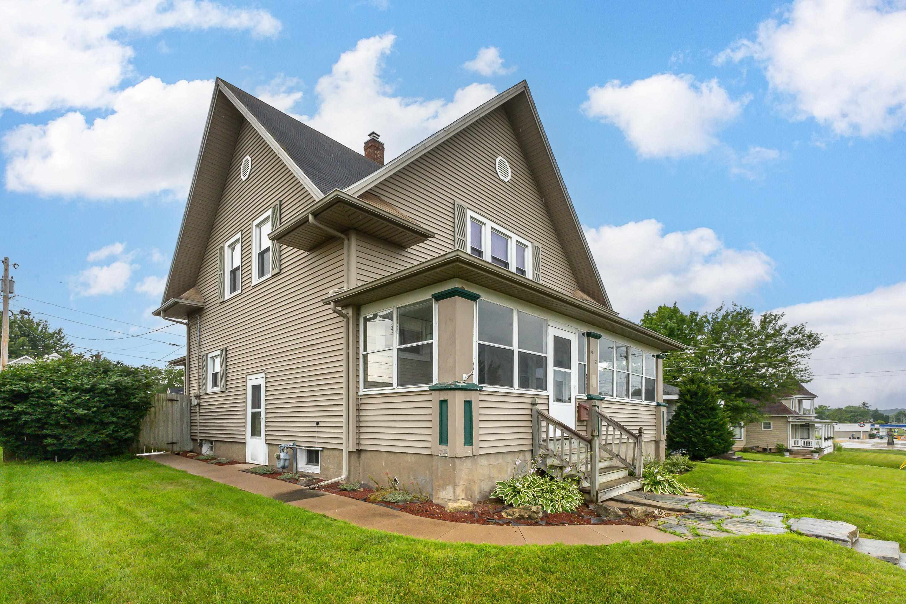 Property Photo:  612 State Street  IA 52031 
