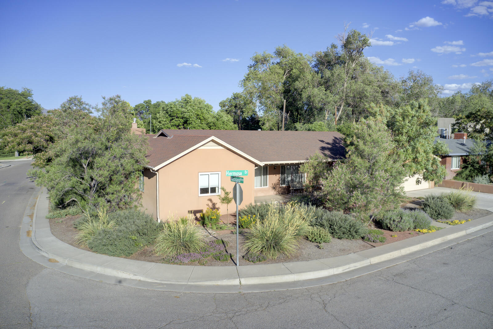 Property Photo: 924 Hermosa Drive NE NM 87110