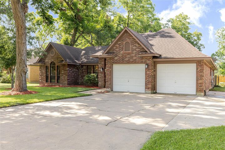 Property Photo: 214 Balsam Street TX 77566