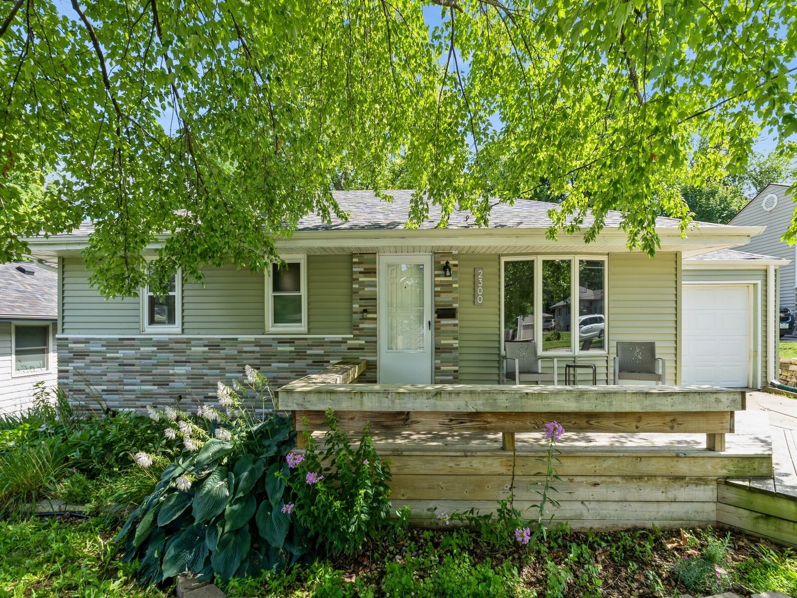 Property Photo: 2300 Locust Street IA 50265