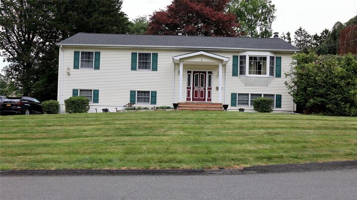 Property Photo:  6 Wayne Avenue  NY 10956 