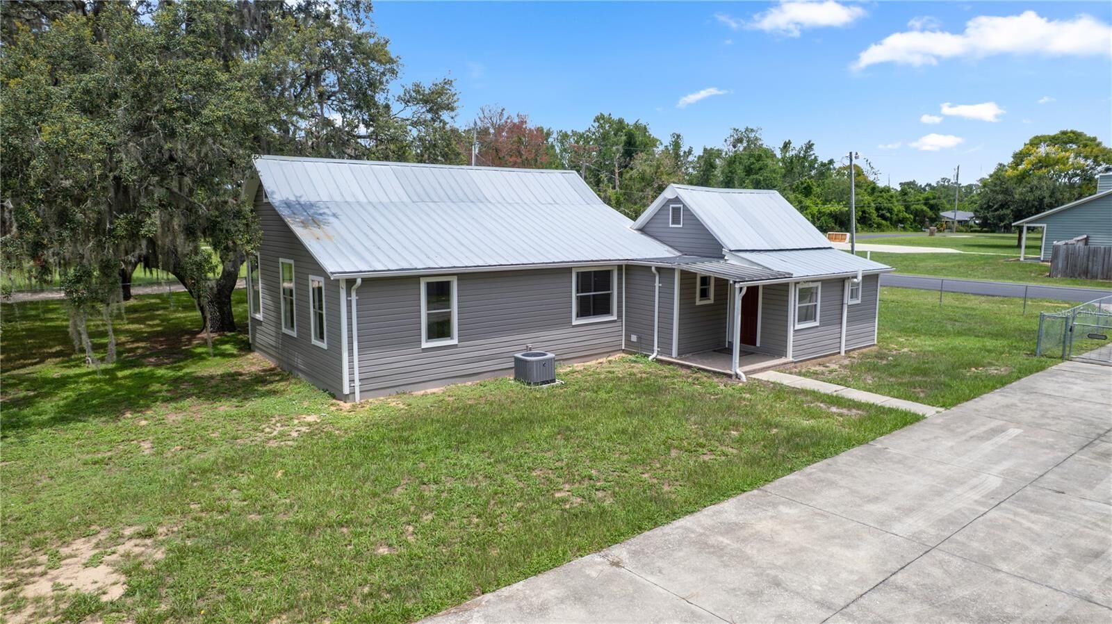 Property Photo:  19402 E 5th Street  FL 32784 