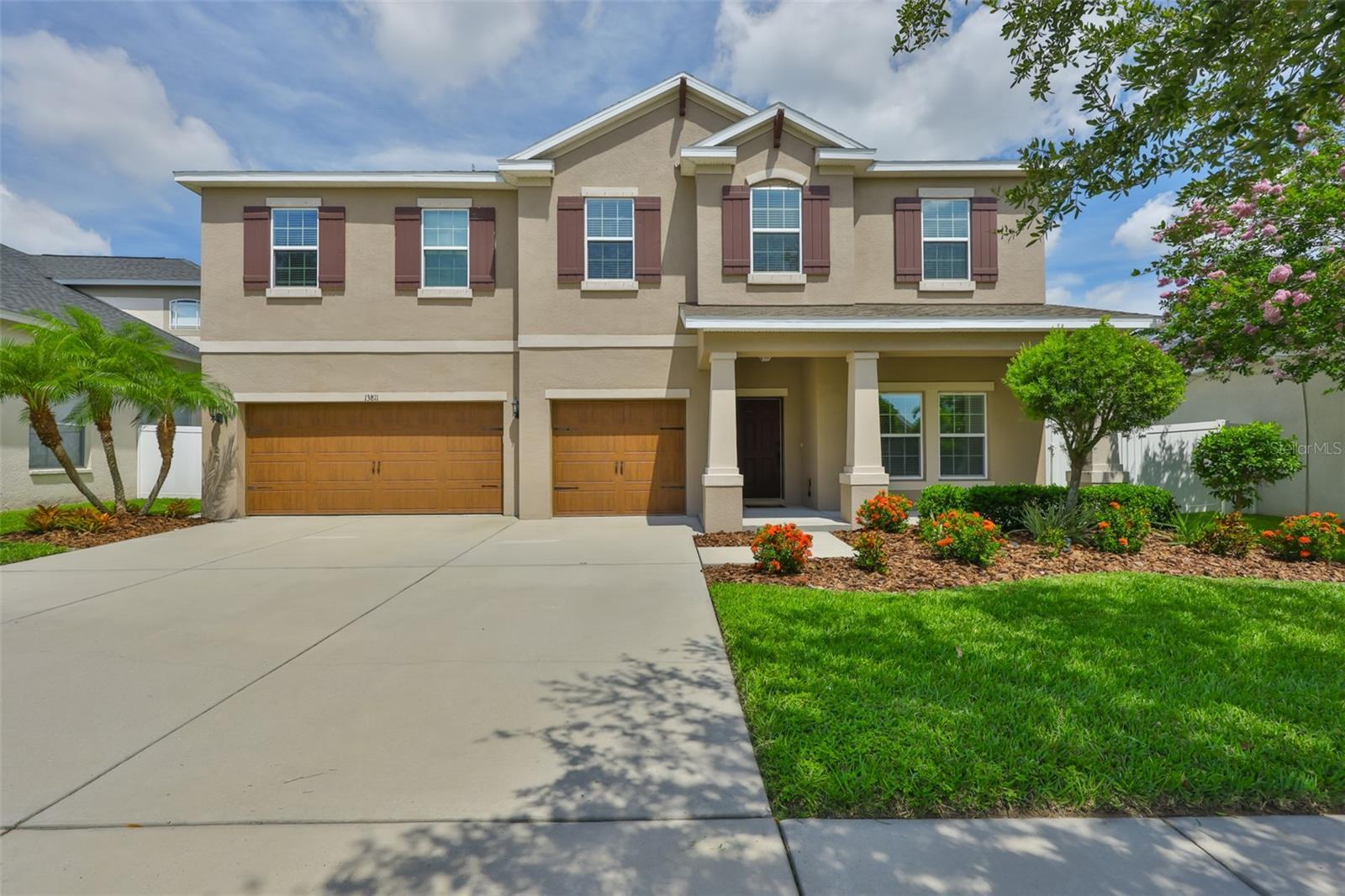 Property Photo: 13811 Artesa Bell Drive FL 33579