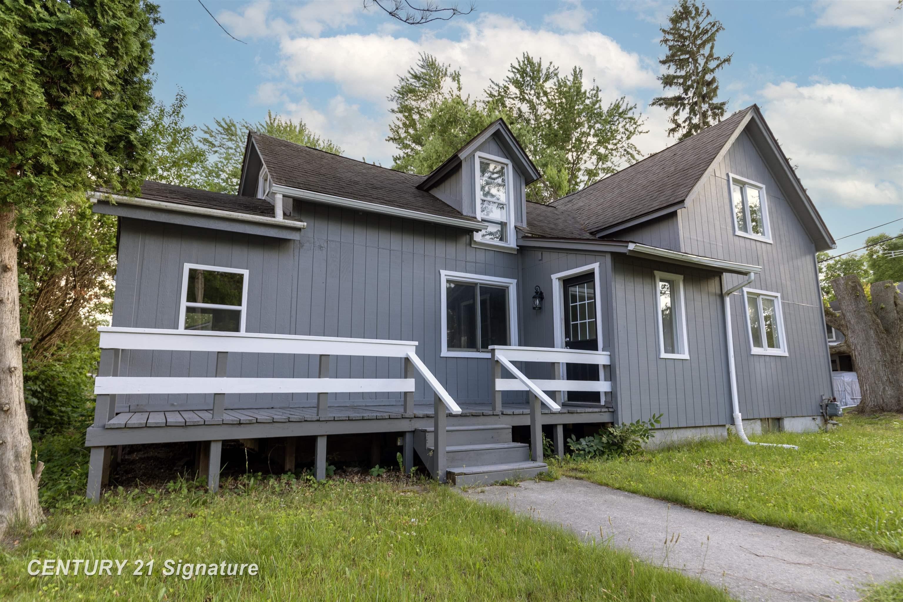 Property Photo: 611 W 2nd Street MI 48650