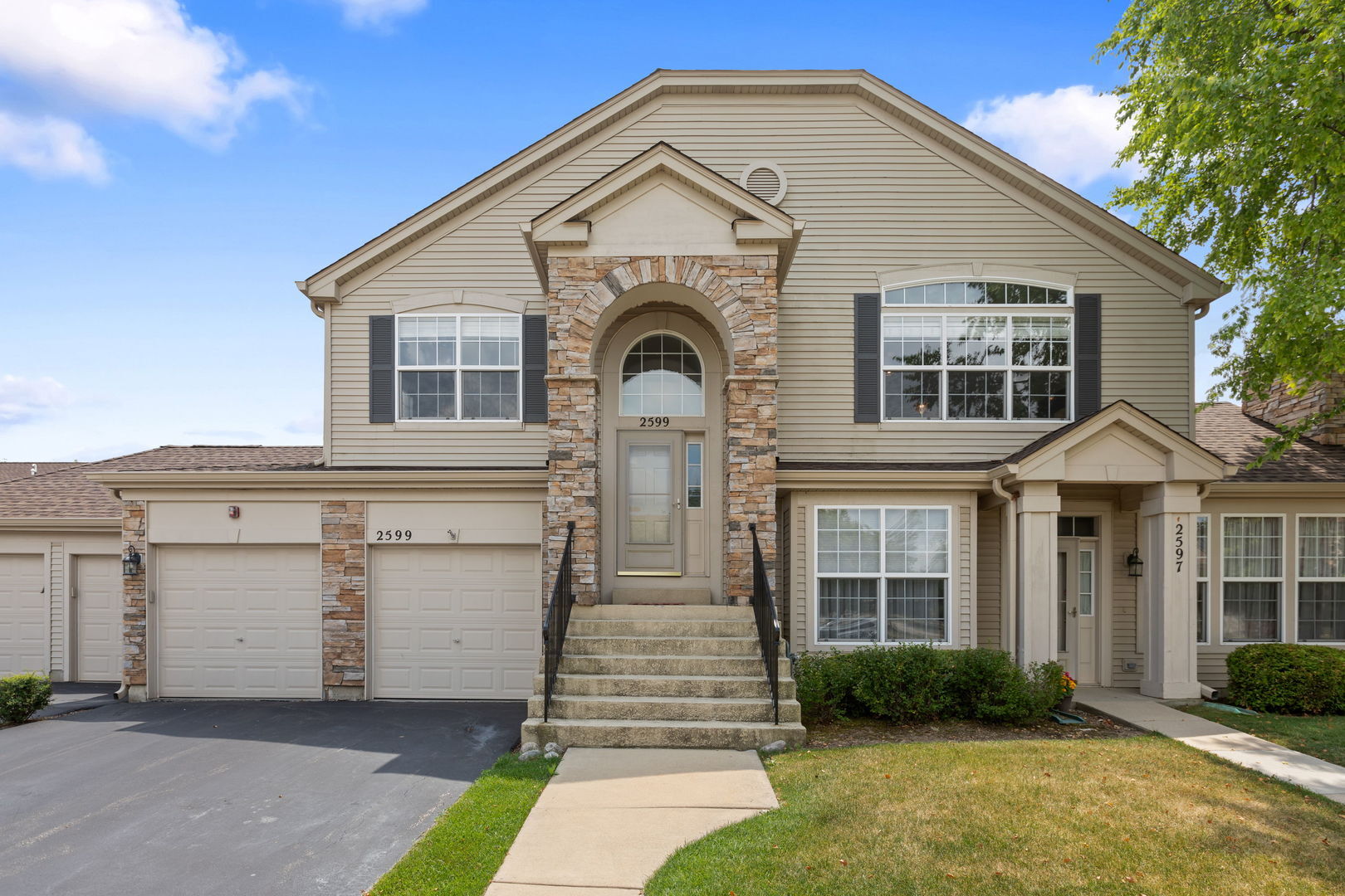 Property Photo: 2599 Oak Drive 2599 IL 60118