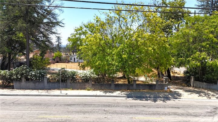 Property Photo:  412 W Altadena Drive  CA 91001 
