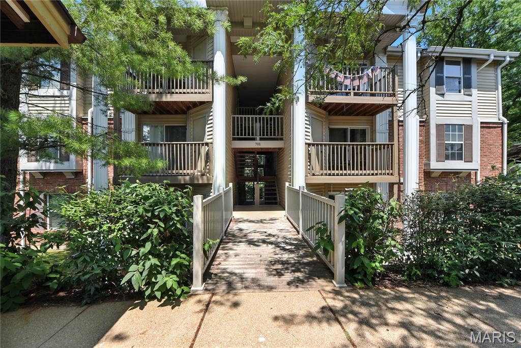 Property Photo: 701 Ridgeside Drive F MO 63021