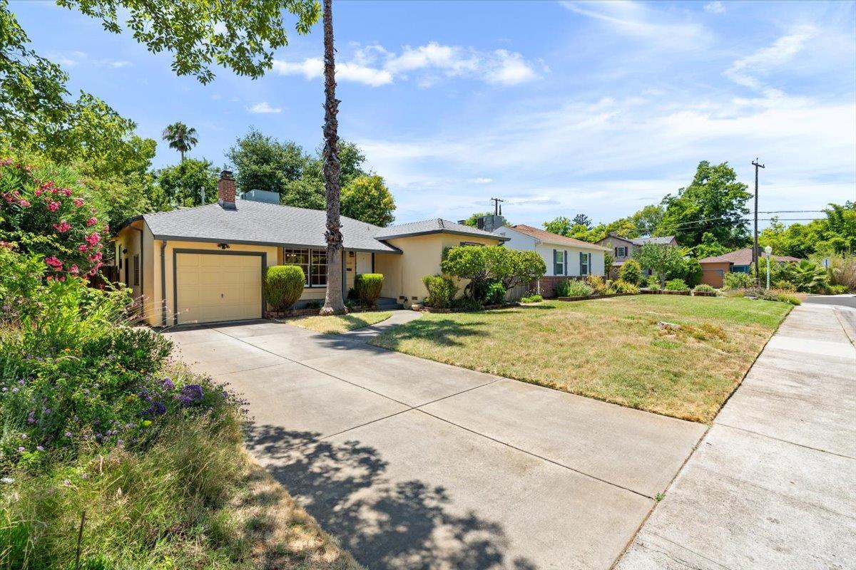Property Photo:  6120 4th Avenue  CA 95817 