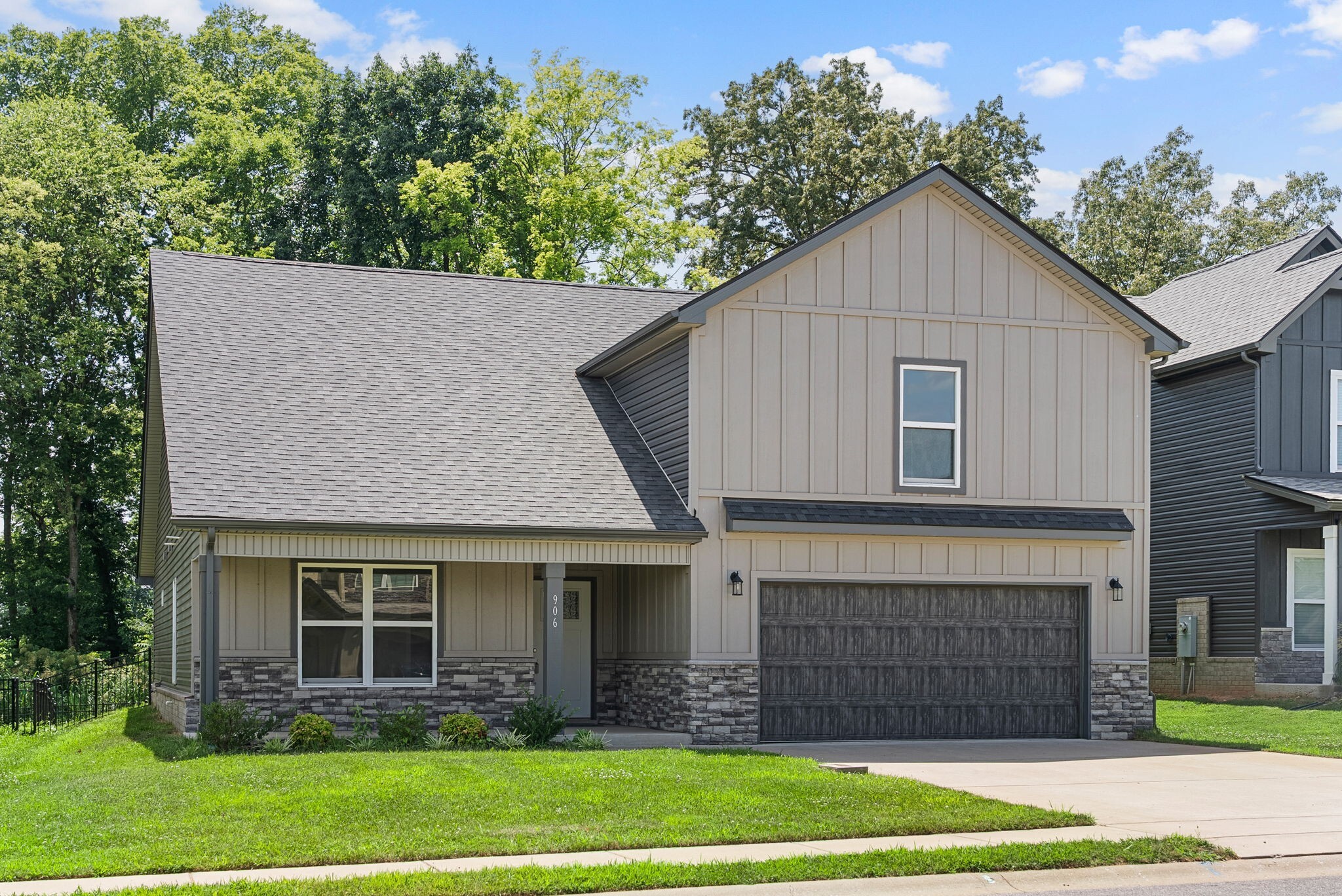 Property Photo: 906 Vendue Ave TN 37042
