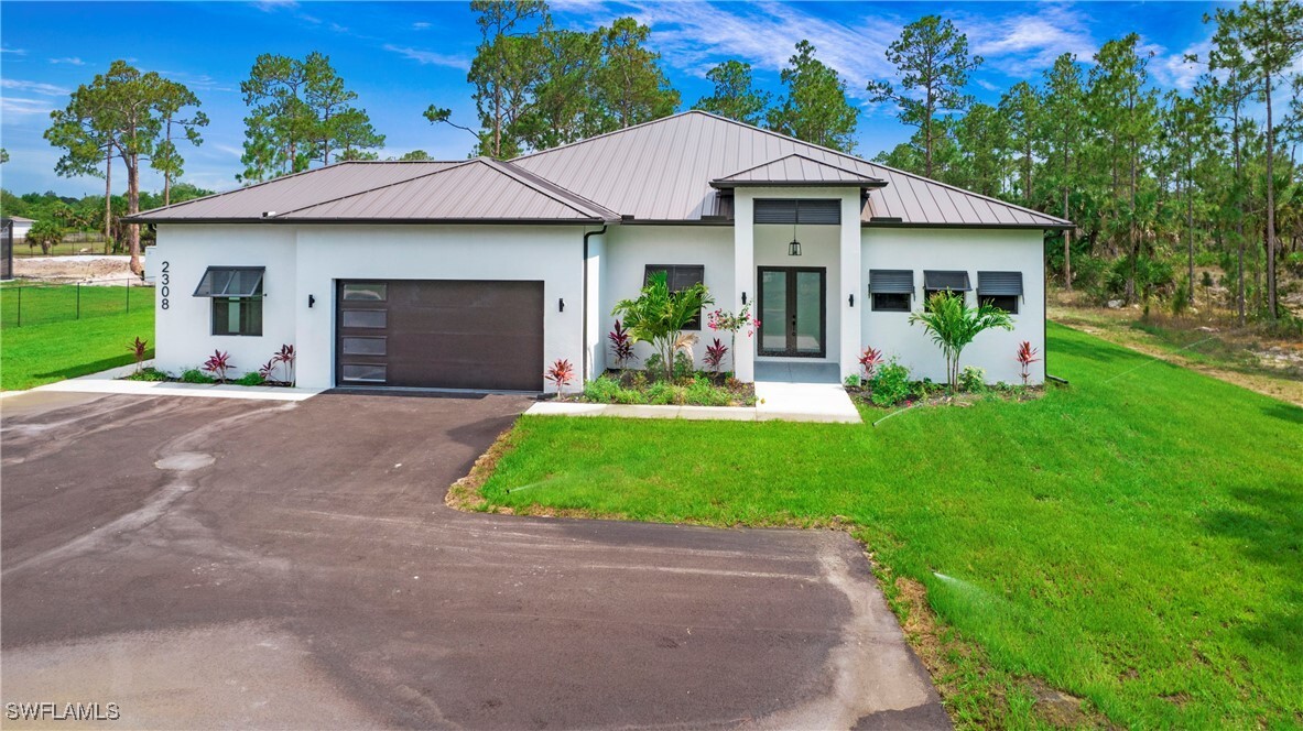 Property Photo: 2308 6th Avenue SE FL 34117