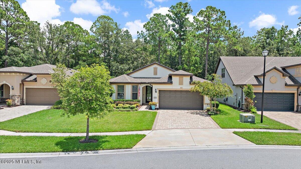 Property Photo: 114 Artist Oaks Court FL 32095