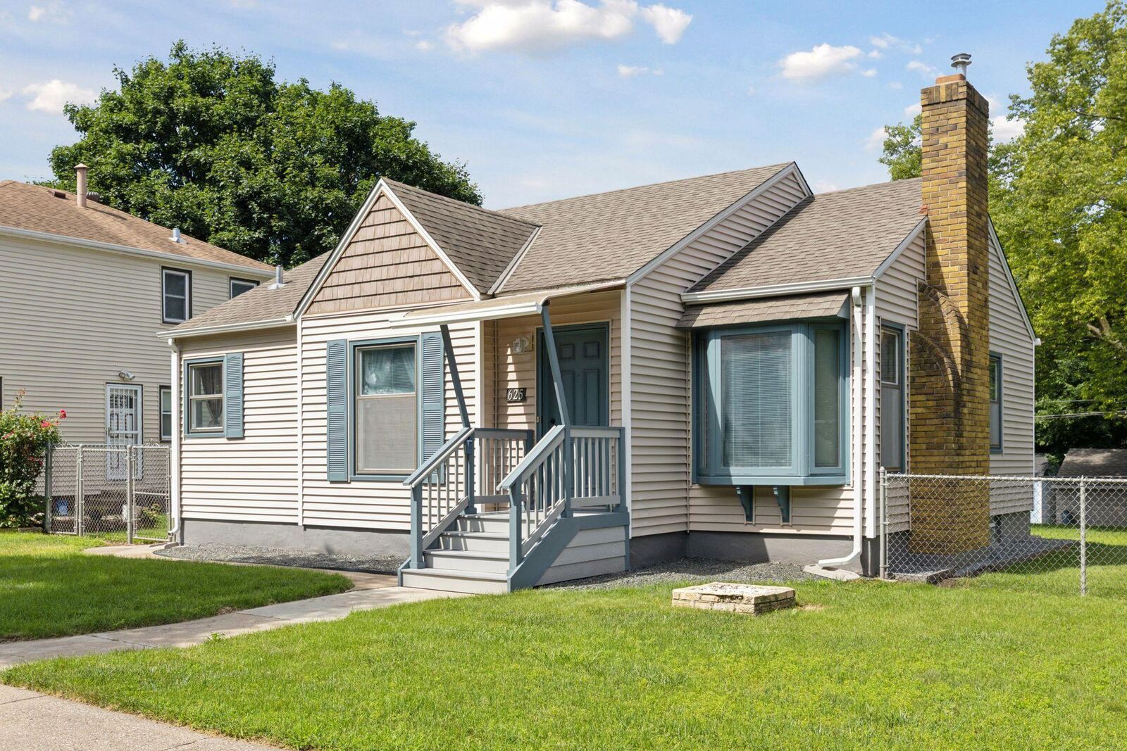 Property Photo: 625 Sheridan Avenue N MN 55411