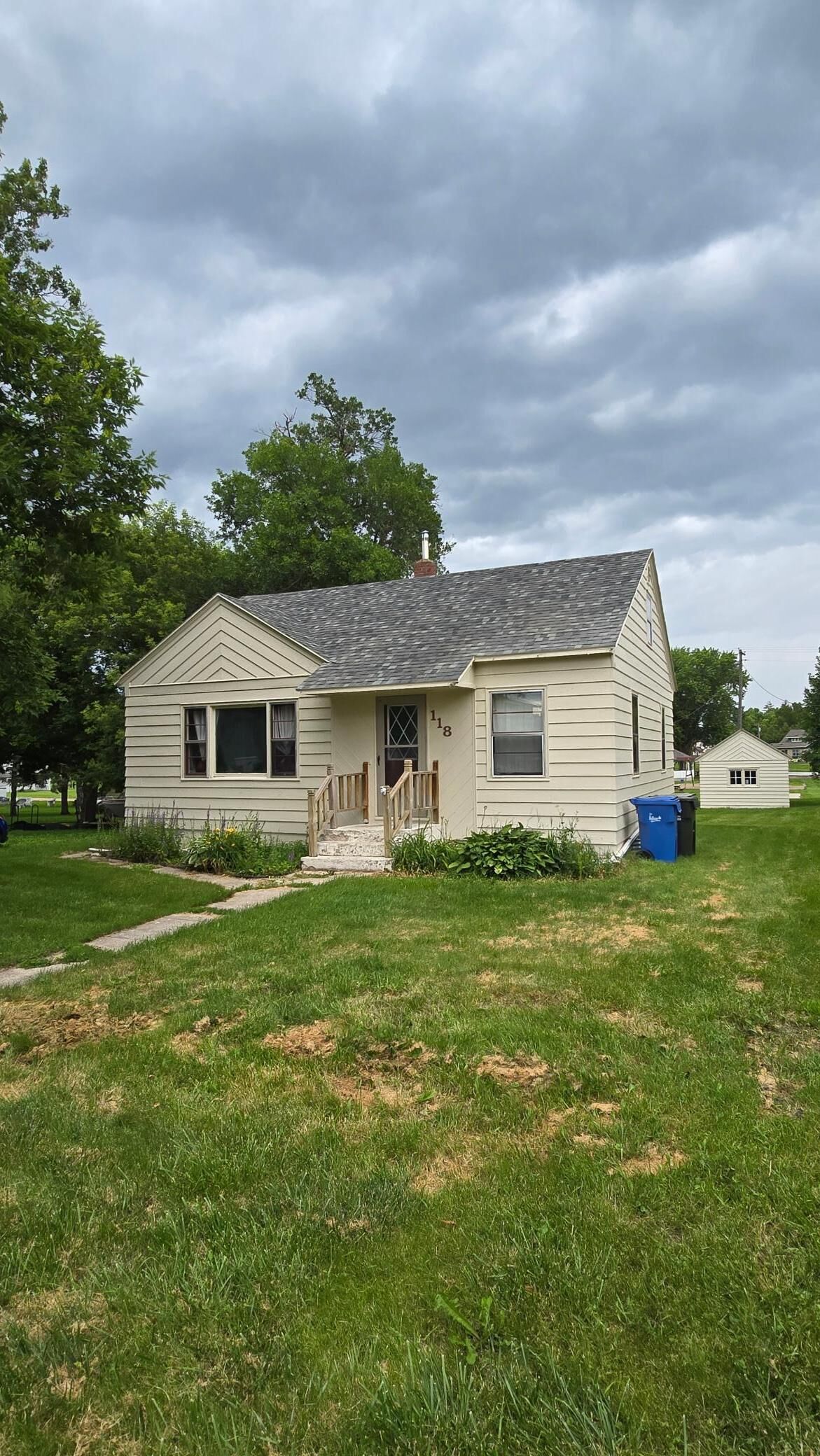 Property Photo:  118 Alaska Avenue  MN 56339 
