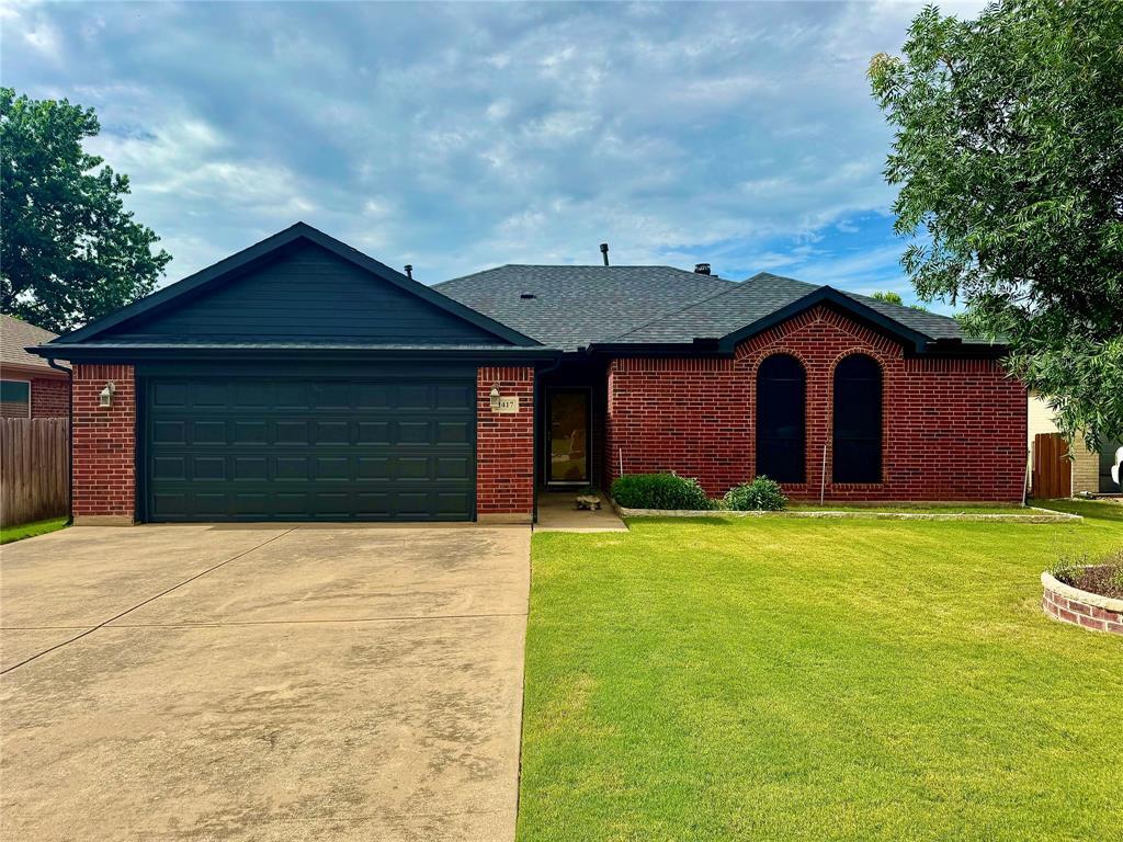 Property Photo: 1417 Loma Linda Terrace TX 76210