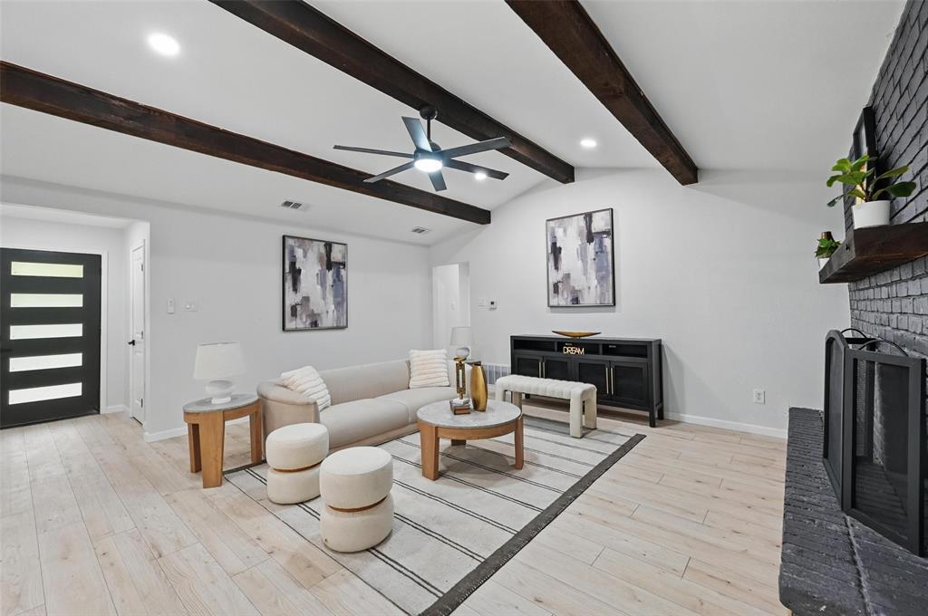 Property Photo: 406 Rickey Canyon Avenue TX 75115