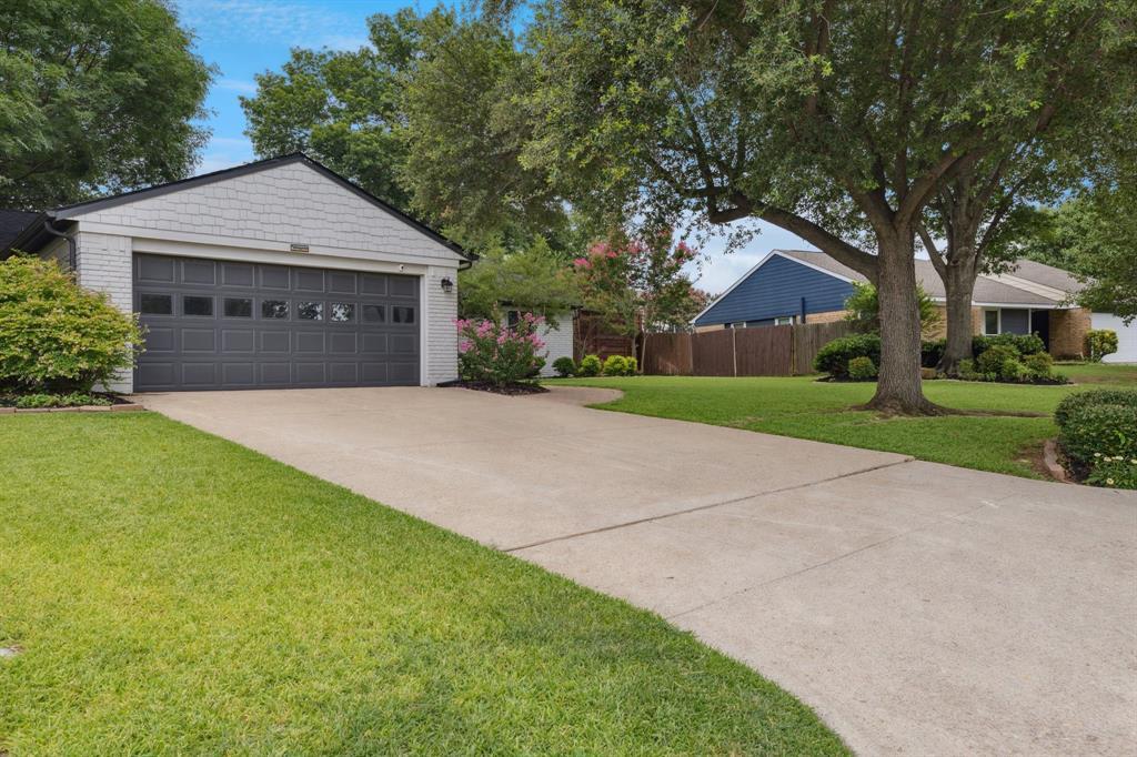 Property Photo: 1114 Normandy Drive TX 76051