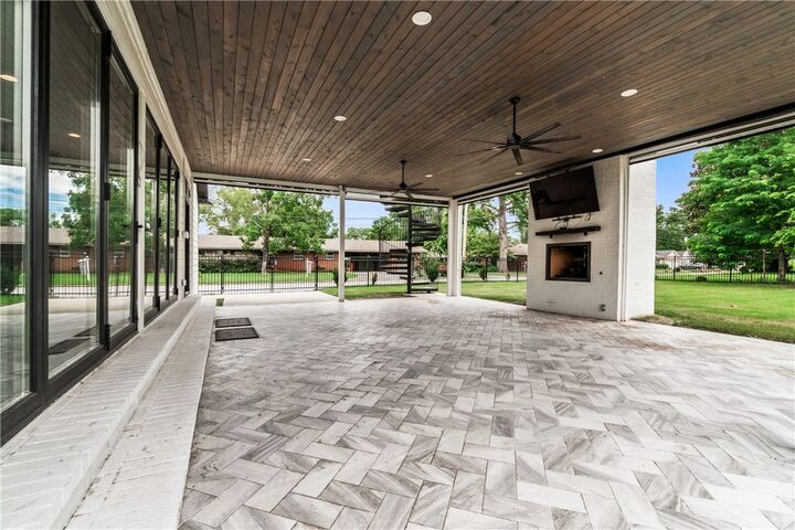 Property Photo:  212 NW G Street  AR 72712 