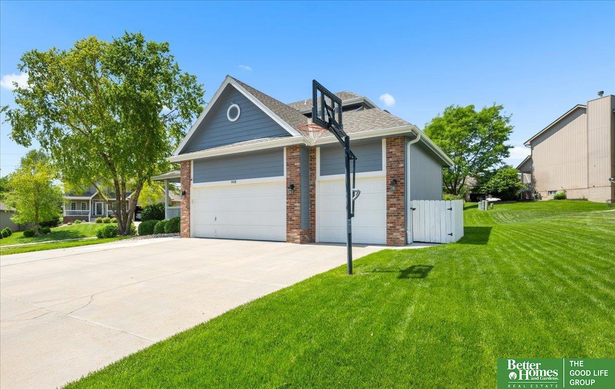 Property Photo: 908 Wicklow Road NE 68046