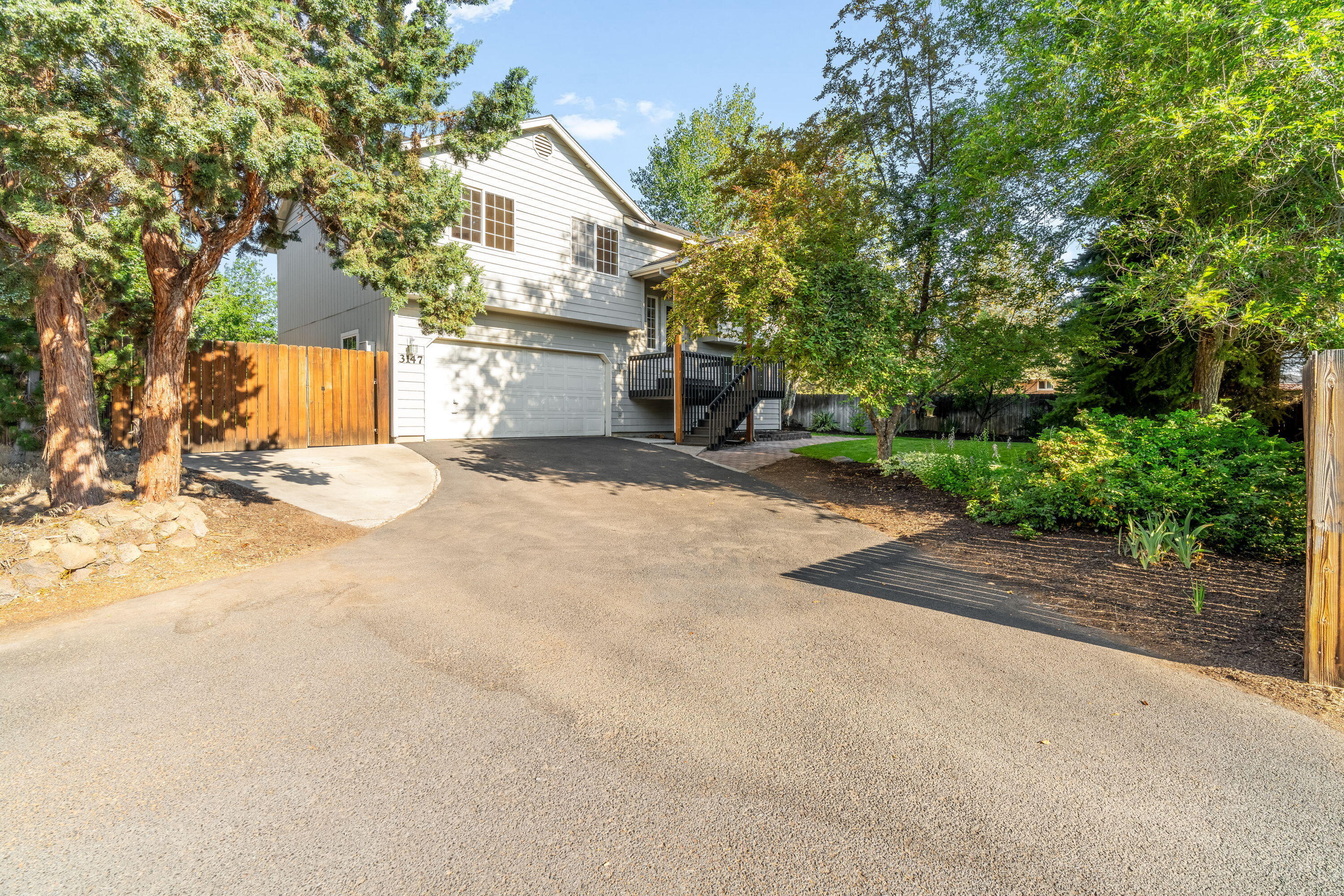 Property Photo: 3147 NE Purcell Boulevard OR 97701