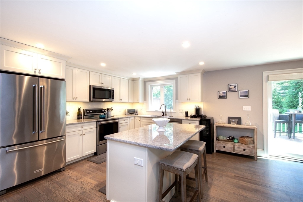Property Photo: 476 King St 476 MA 02025