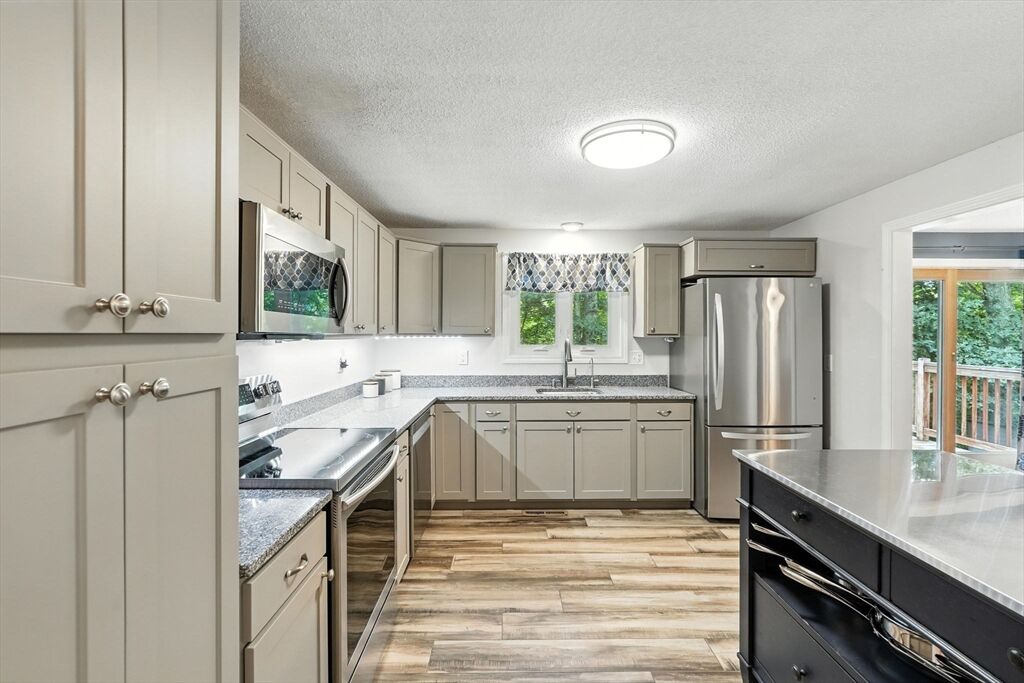 Property Photo:  20 Mississippi Rd  MA 01876 