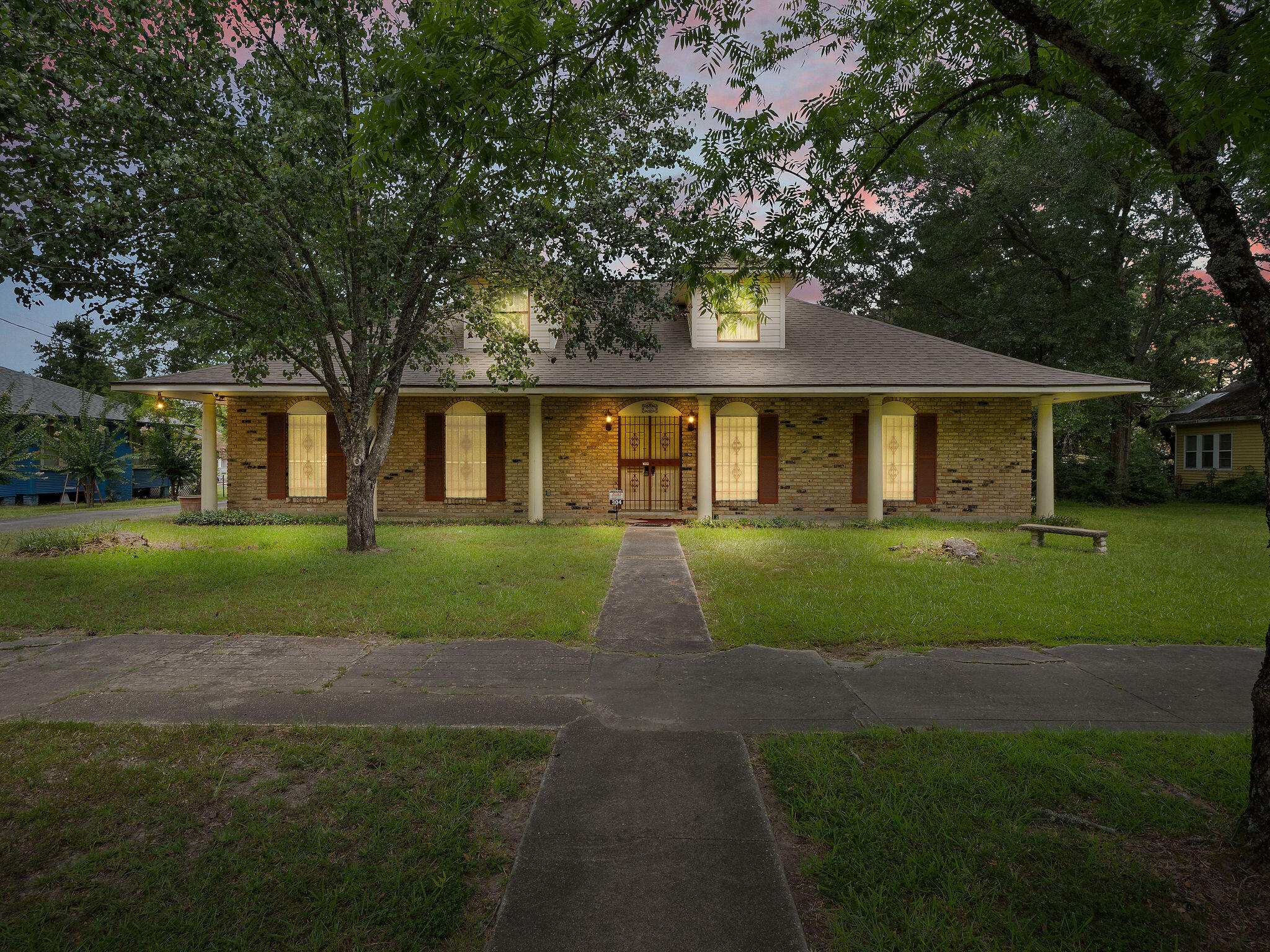 Property Photo:  304 Broad  LA 70634 