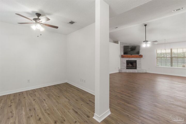 Property Photo: 6917 Kapok Dr FL 32583