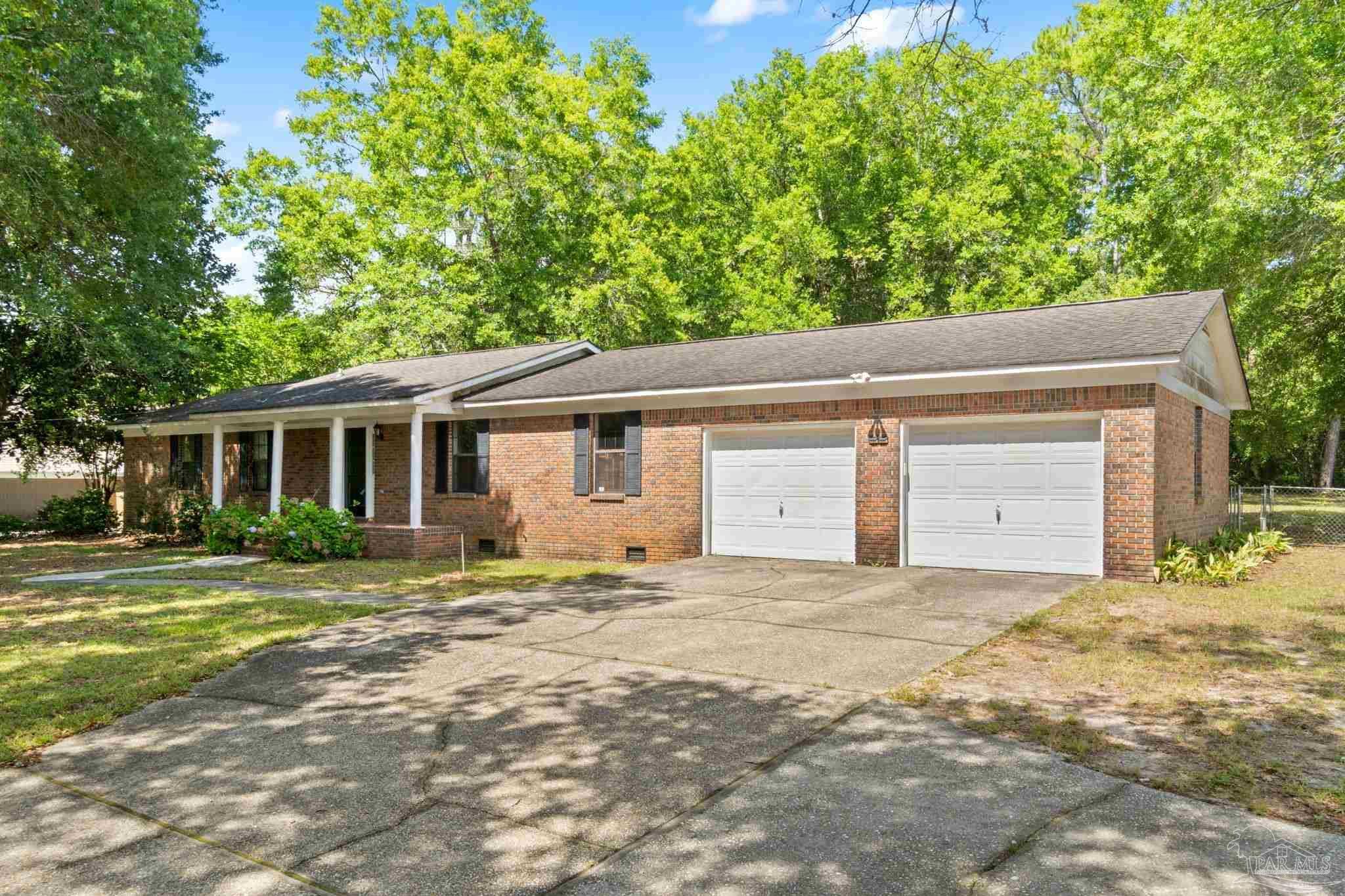 Property Photo:  5325 Crystal Creek Dr  FL 32571 