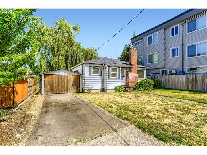 Property Photo:  5326 SE 18th Ave  OR 97202 
