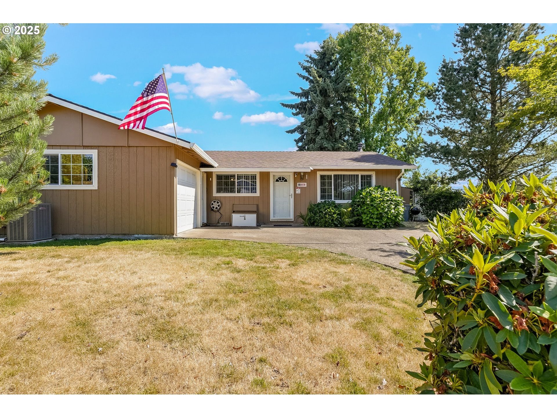Property Photo: 111 NE Gerlinger Ln OR 97338