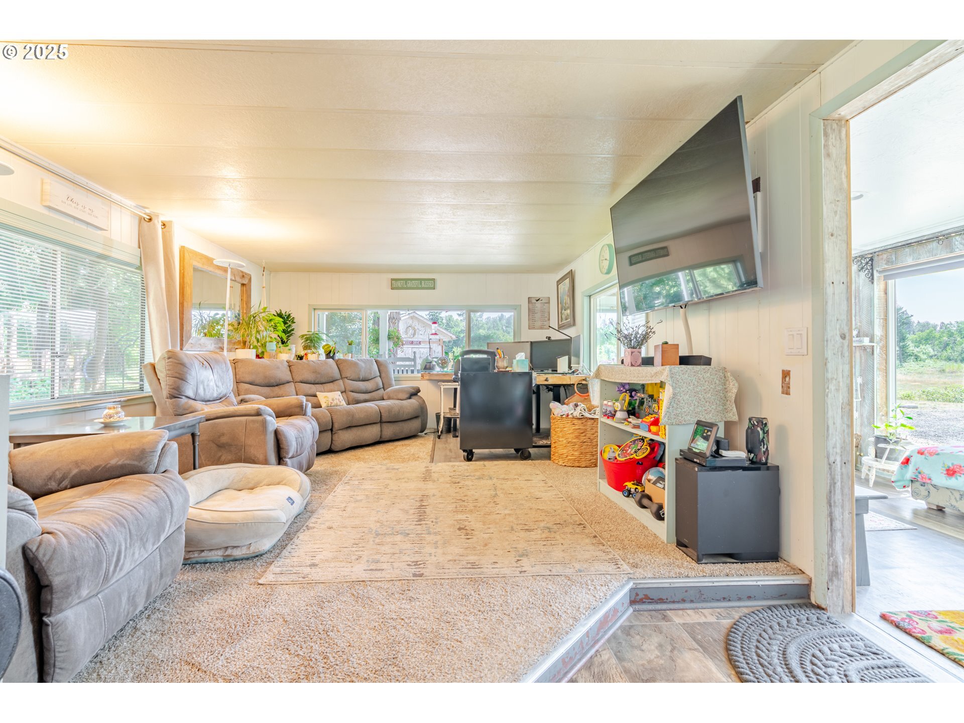 Property Photo: 42688 N River Dr OR 97386