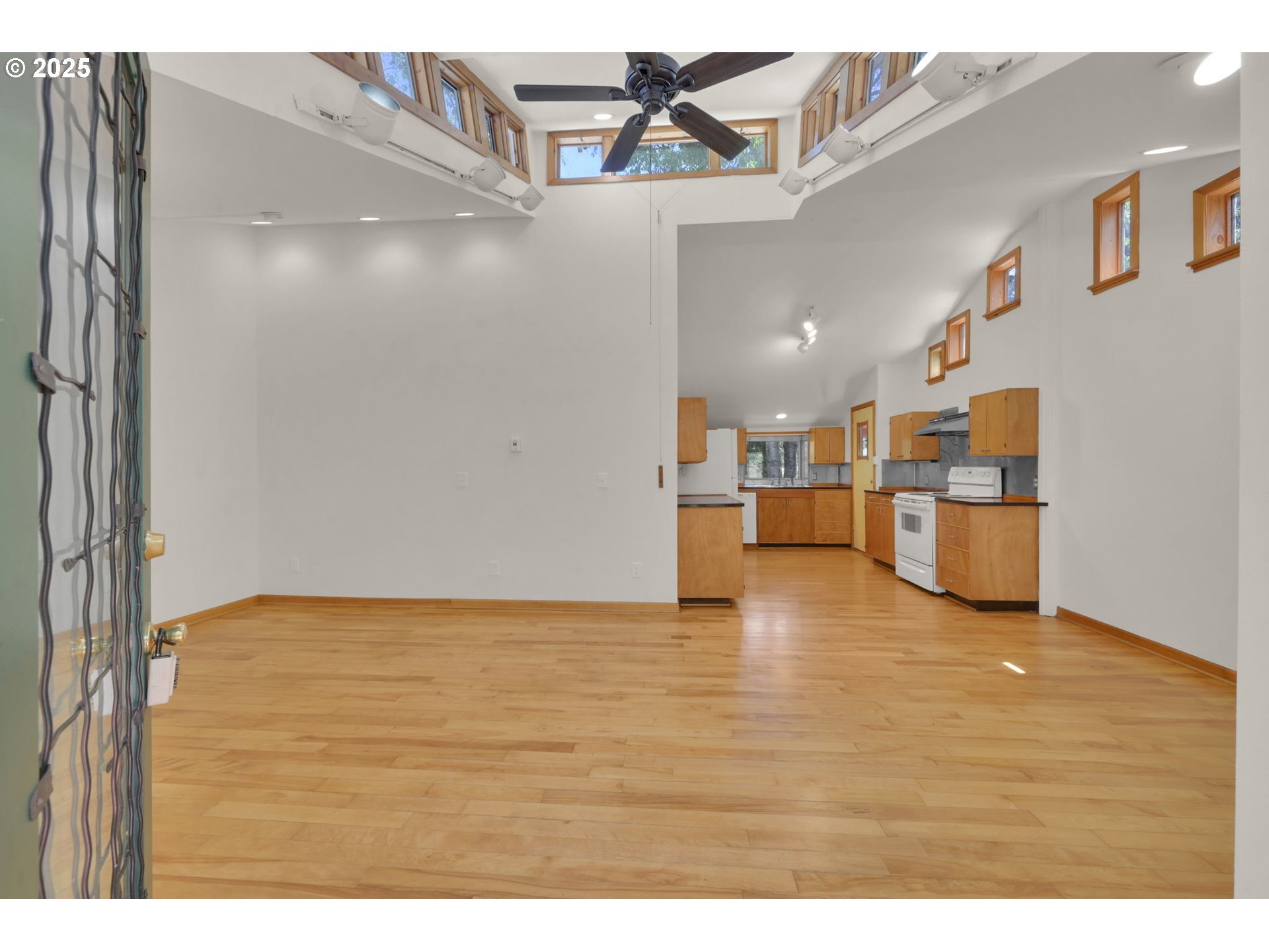 Property Photo: 3519 Willamette St OR 97405