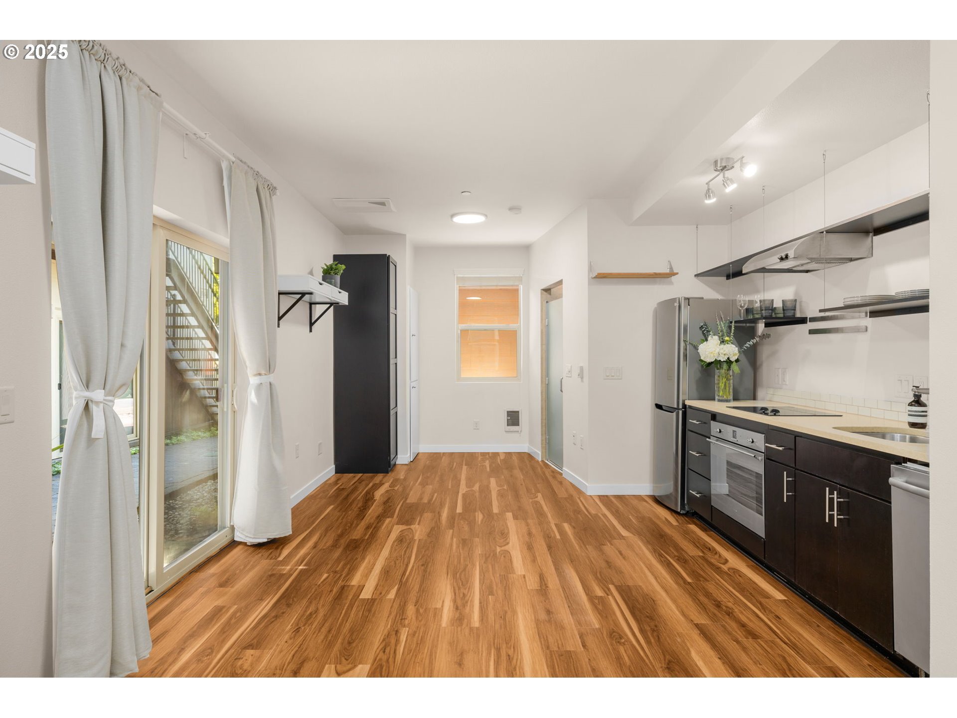 Property Photo: 4313 SE Division St A OR 97206