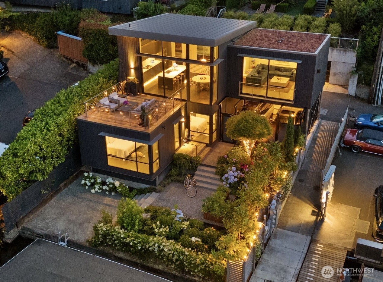 Property Photo: 2814 Boyer Avenue E WA 98102