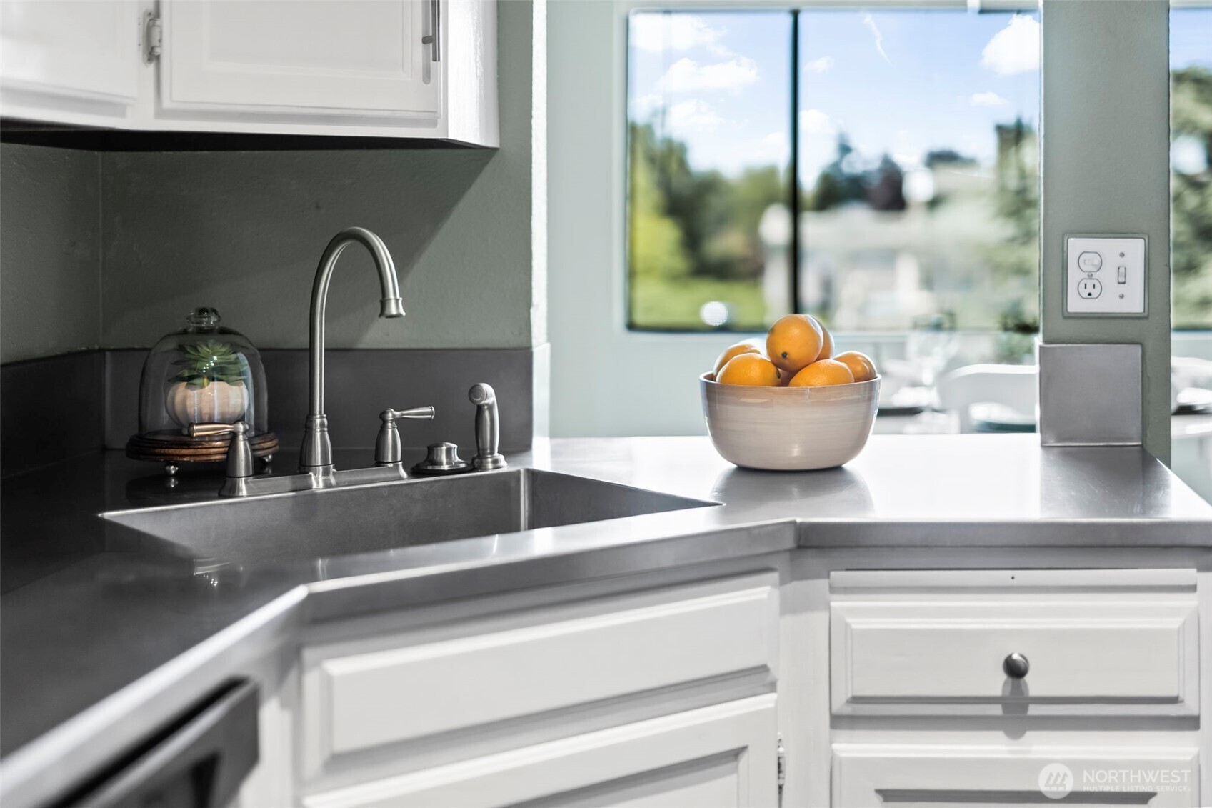 Property Photo: 909 N I Street 403 WA 98403
