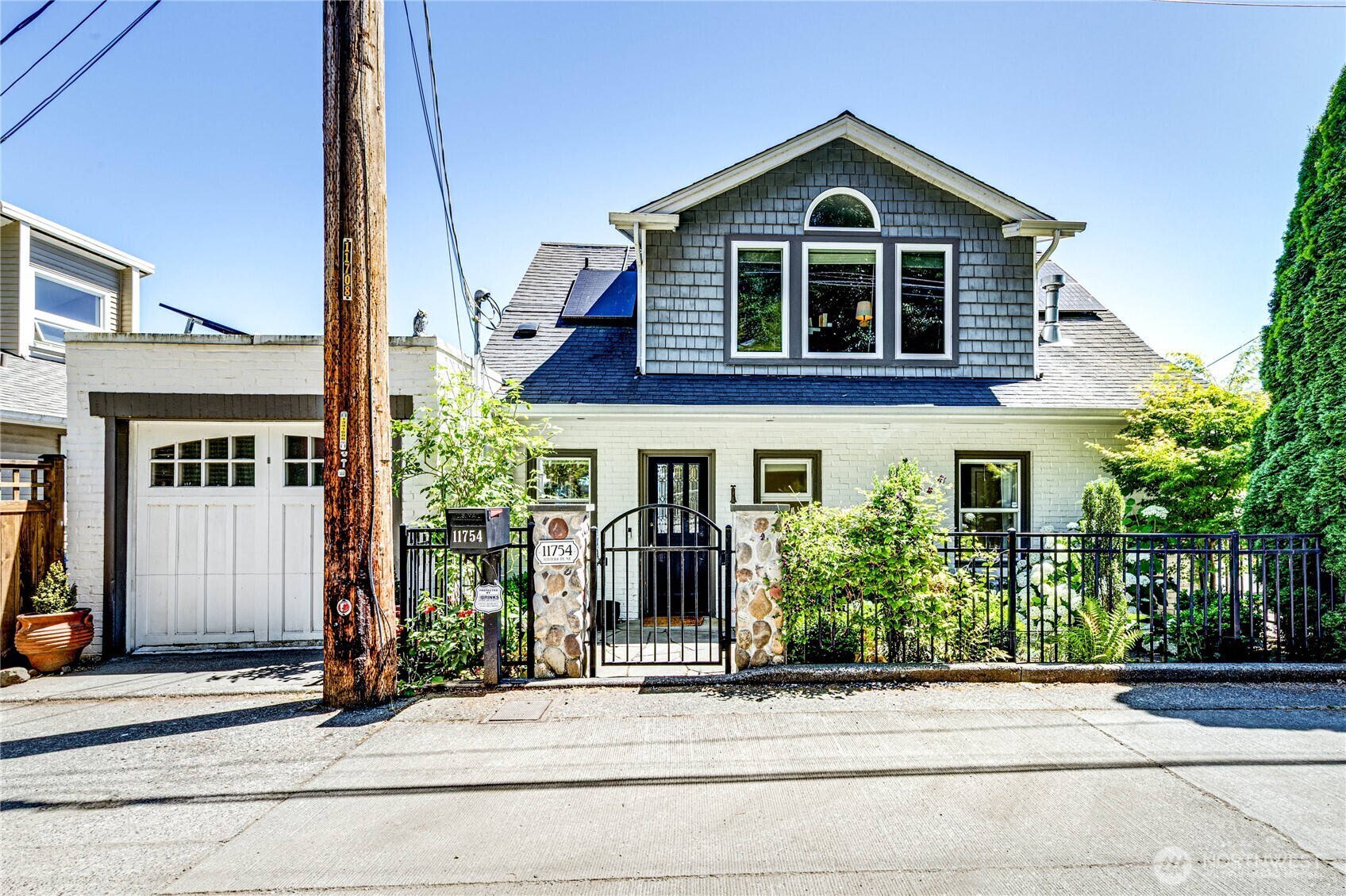 Property Photo: 11754 Riviera Place NE WA 98125