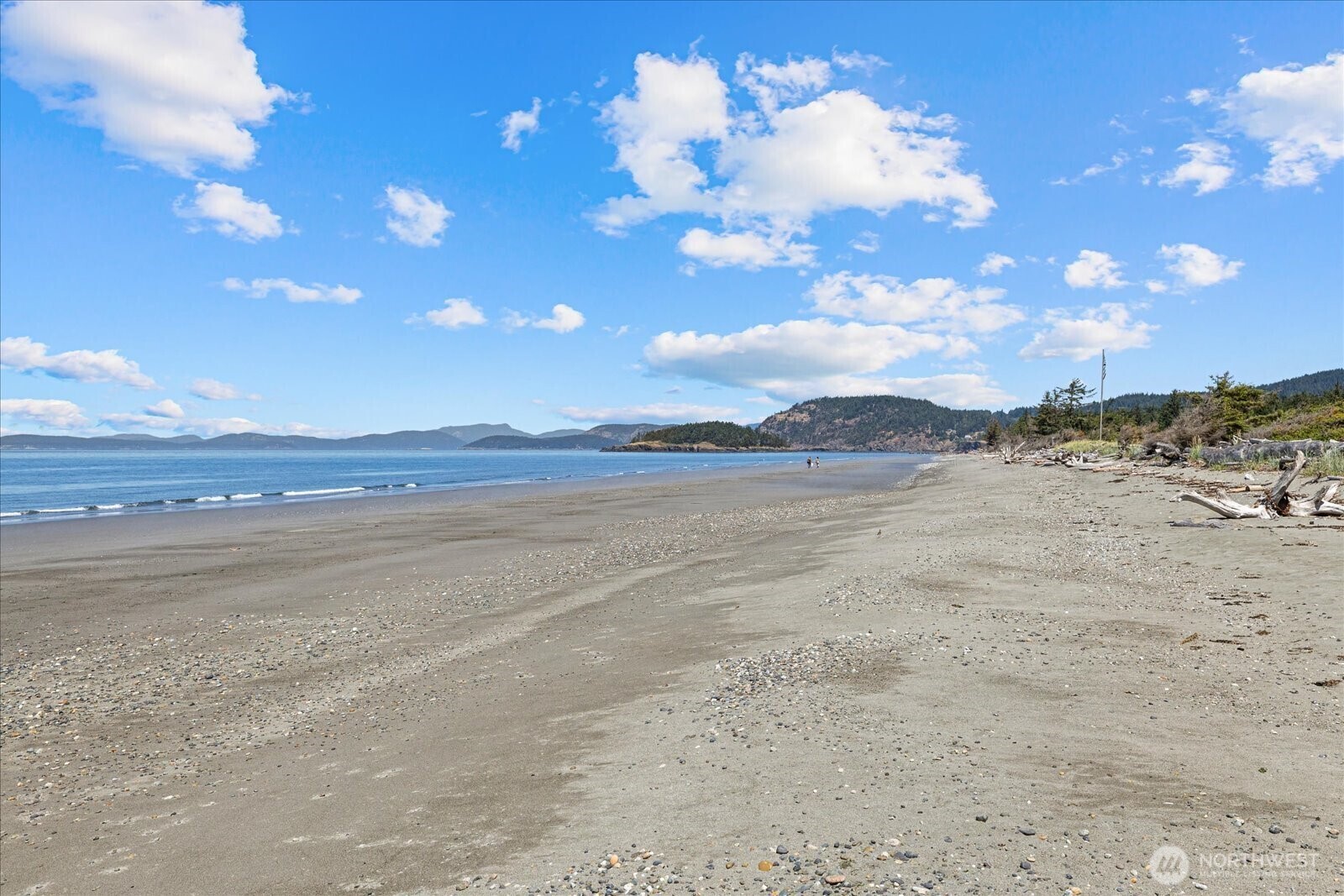 Property Photo: 4951 Surfcrest Drive WA 98277