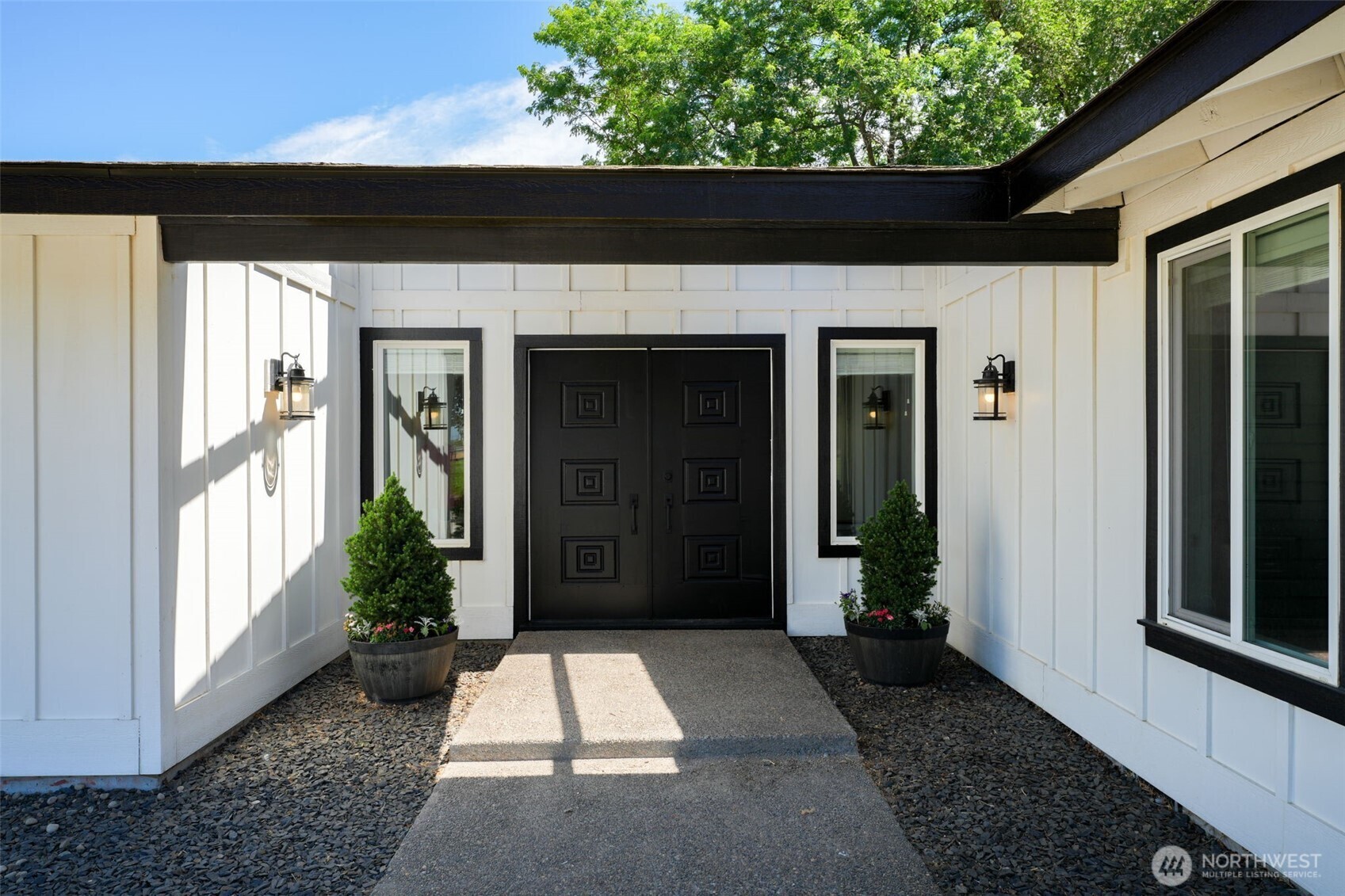 Property Photo: 10401 N McDonald Road WA 99350