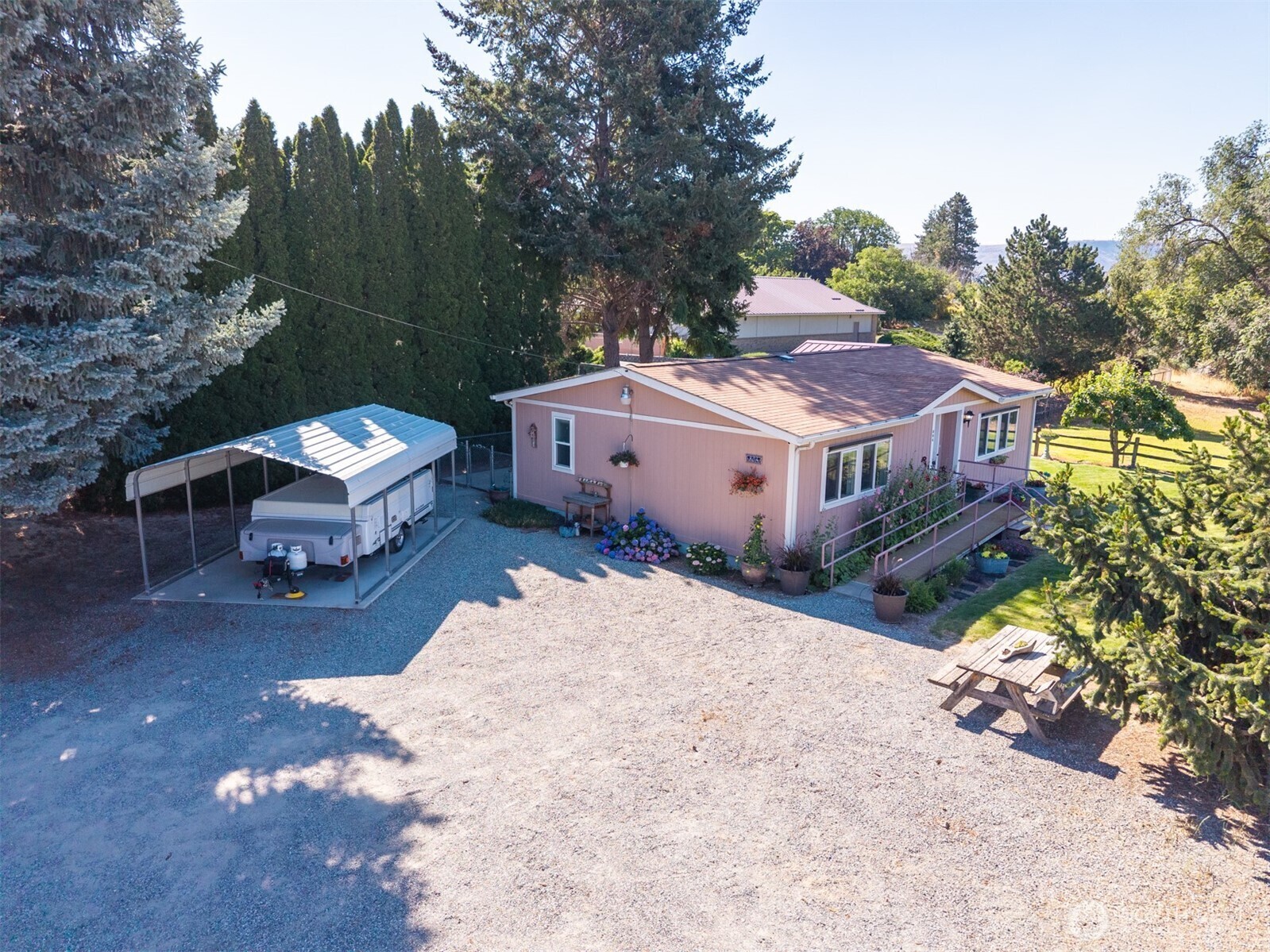 Property Photo: 804 E Wapato Avenue WA 98816