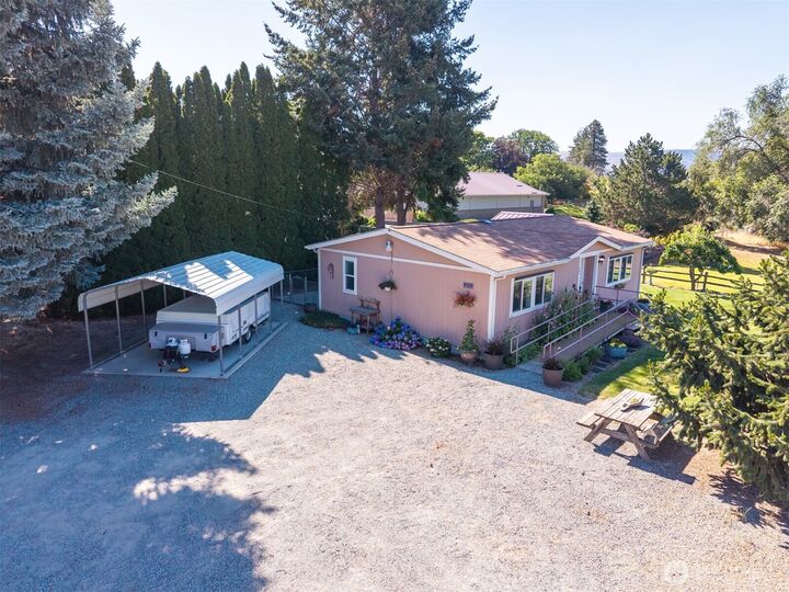 Property Photo:  804 E Wapato Avenue  WA 98816 