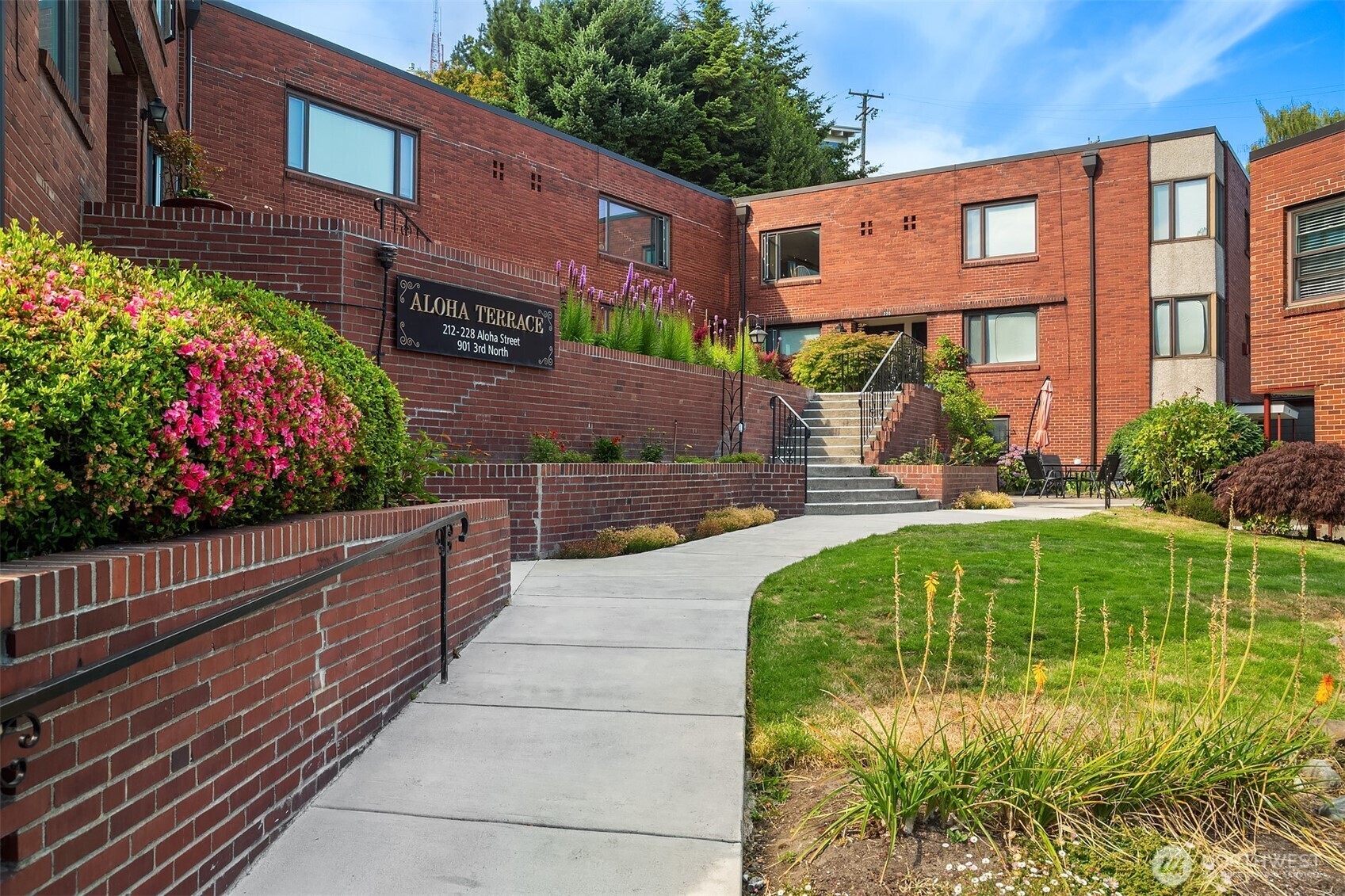 Property Photo: 228 Aloha Street 403 WA 98109