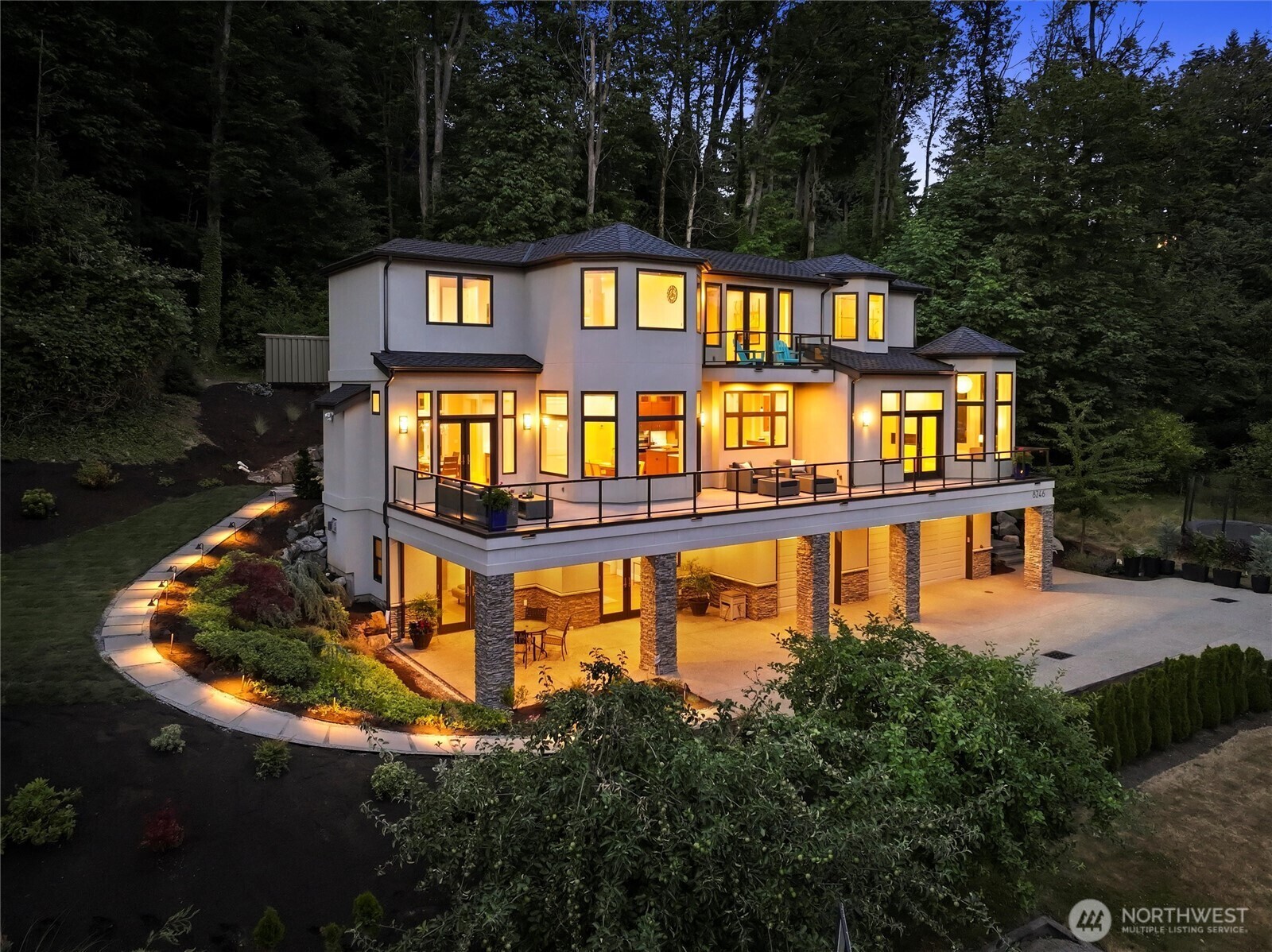 8246 W Mercer Way  Mercer Island WA 98040 photo