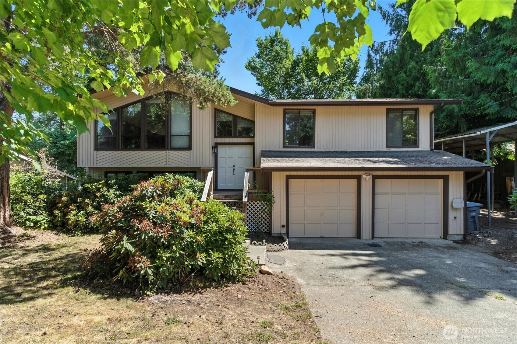 Property Photo:  2417  179th Avenue E  WA 98391 