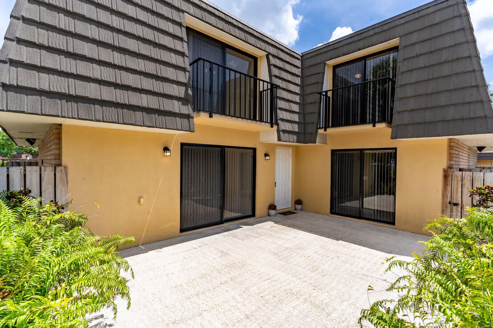 Property Photo: 622 6th Way 22D5410 FL 33407